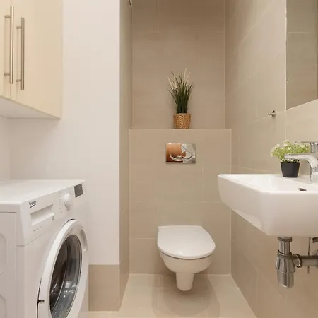 شقة Old Mokotow Spacious Two-bedroom By Renters وارسو