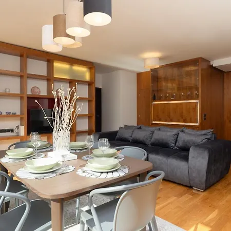 Old Mokotow Spacious Two-bedroom By Renters Apartment Warsaw