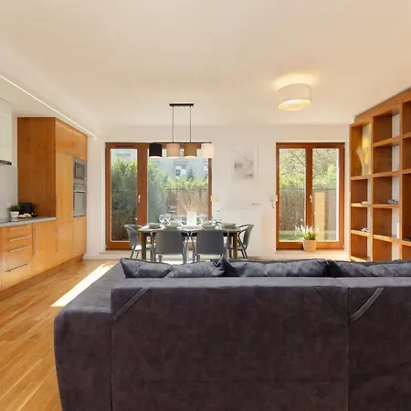 Old Mokotow Spacious Two-bedroom By Renters