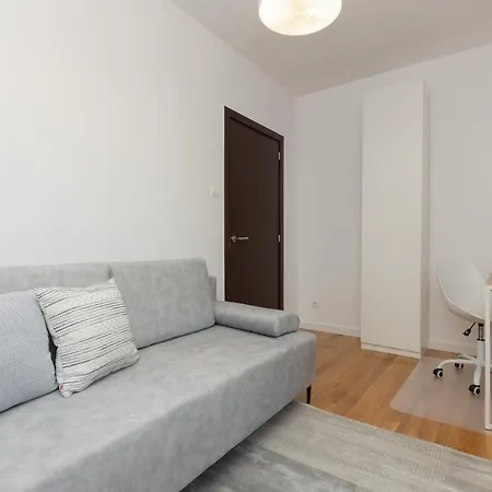 Old Mokotow Spacious Two-bedroom By Renters *