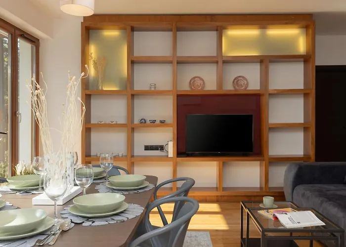 Old Mokotow Spacious Two-bedroom By Renters *