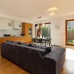 Old Mokotow Spacious Two-bedroom By Renters * Varšava