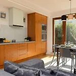 Old Mokotow Spacious Two-bedroom By Renters Apartmán *