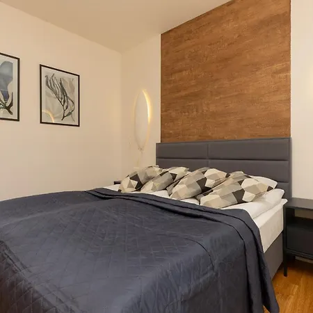 Old Mokotow Spacious Two-bedroom By Renters Apartman *