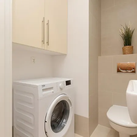 Old Mokotow Spacious Two-bedroom By Renters Apartman Varsó