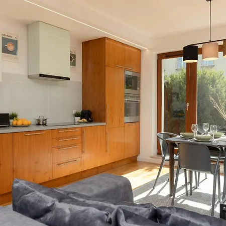 Old Mokotow Spacious Two-bedroom By Renters Apartman *